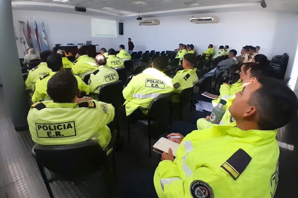 Efectivos de la Policía se capacitan en sustentabilidad agropecuaria