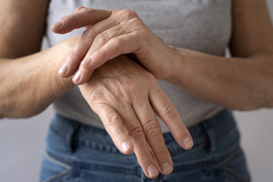 Salud destaca la importancia de prevenir y detectar a tiempo las enfermedades reumáticas