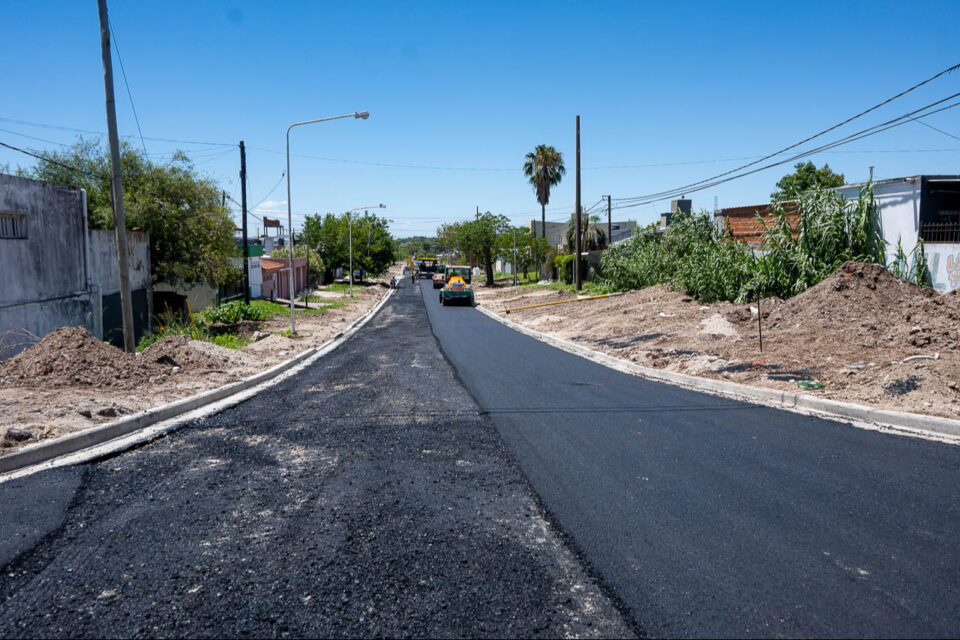 Repavimentan y optimizan desagües pluviales en un tramo de calle Antonio Crespo