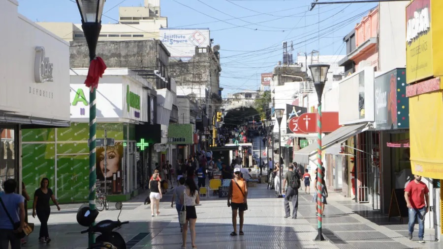 Como serán los horarios de cierre de los comercios durante las Fiestas