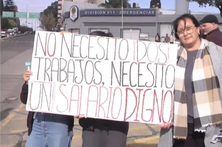 Docentes, enfermeros y jubilados reclamaron mejoras salariales y rechazaron la reforma previsional