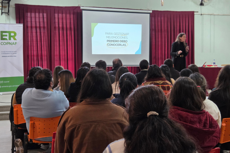 La provincia brindó herramientas a familias de Concordia para acompañar los desafíos en la crianza